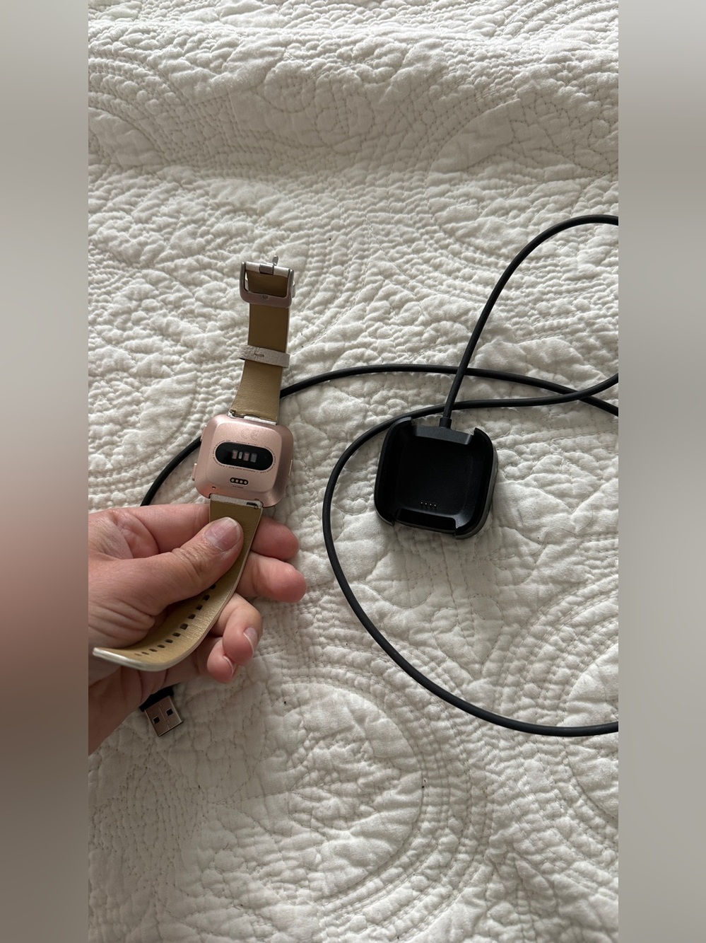 Fitbit Versa - Picture 2 of 3